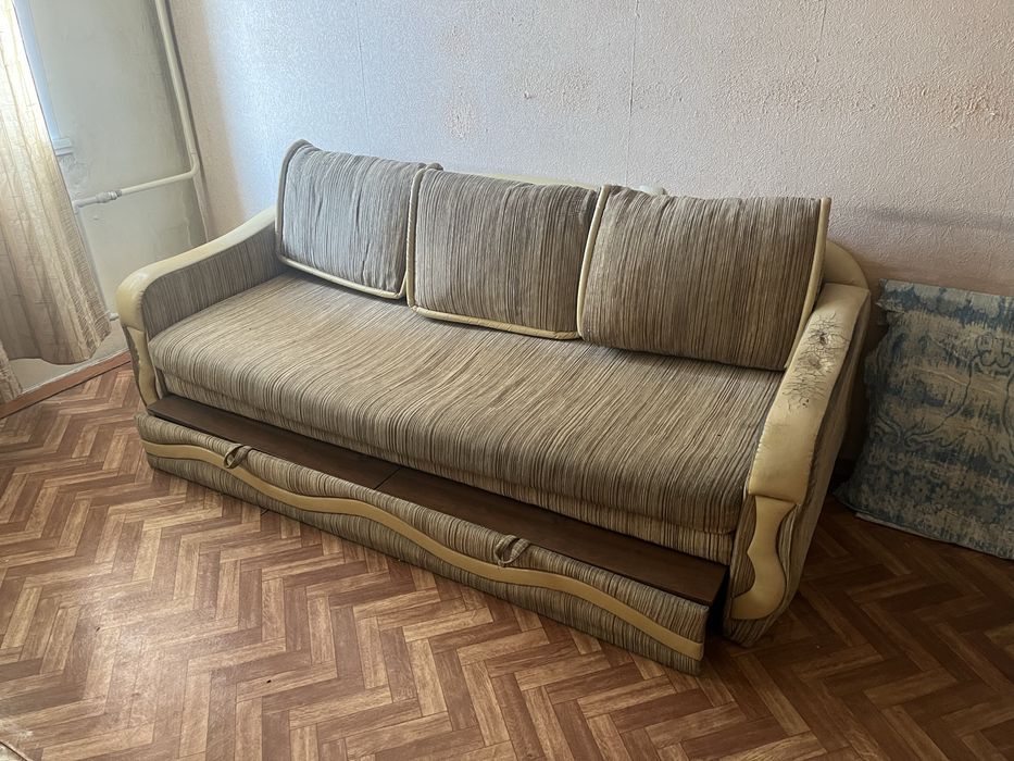 Диван с ящиком для белья