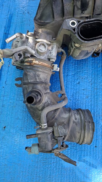 Впускной колектор 2AZ-FE TOYOTA