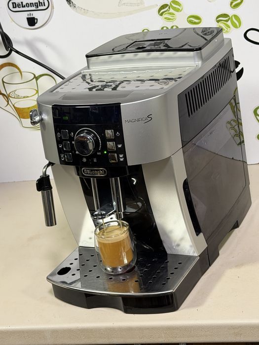 Кафемашина кафе автомат delonghi magnifica S с гаранция