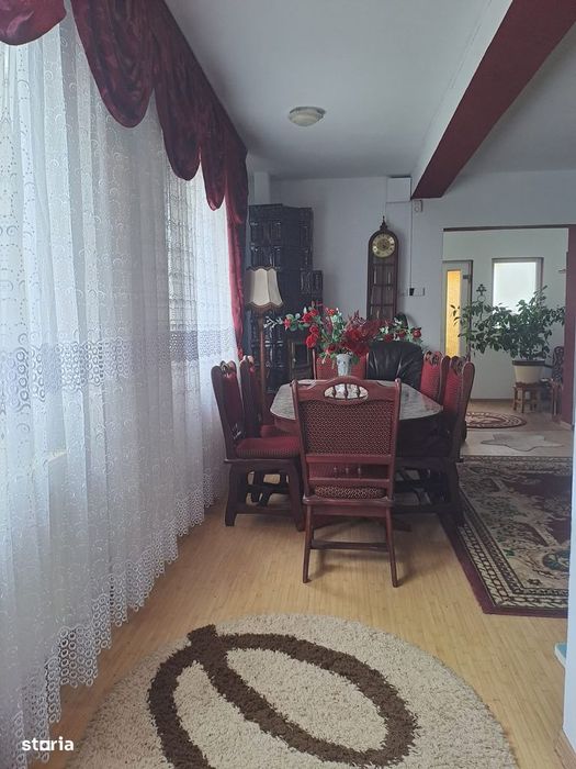 Vând casă  parter cu mansarda