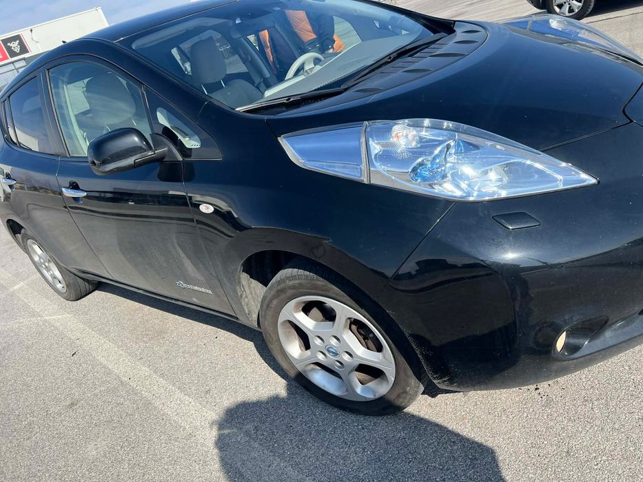 Продавам Nissan Leaf- електрически в перфектно състояние!
