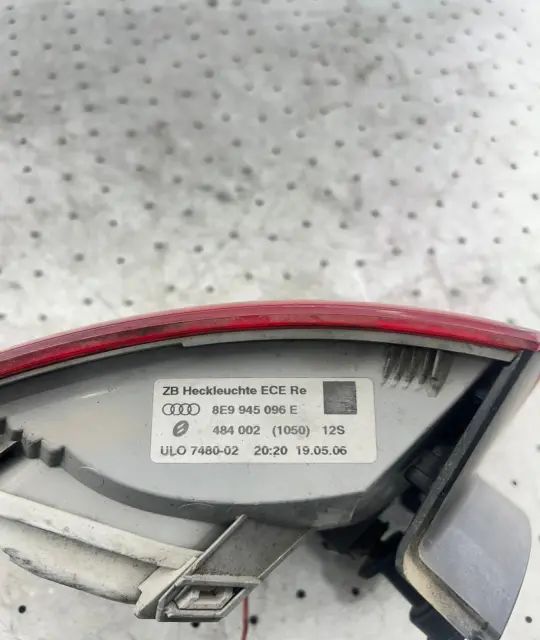 Lampa / Tripla stop dreapta pe aripa 8E9945096E 8E9945096E Audi A4