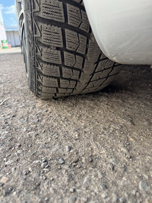 Продам резину 245/45/18