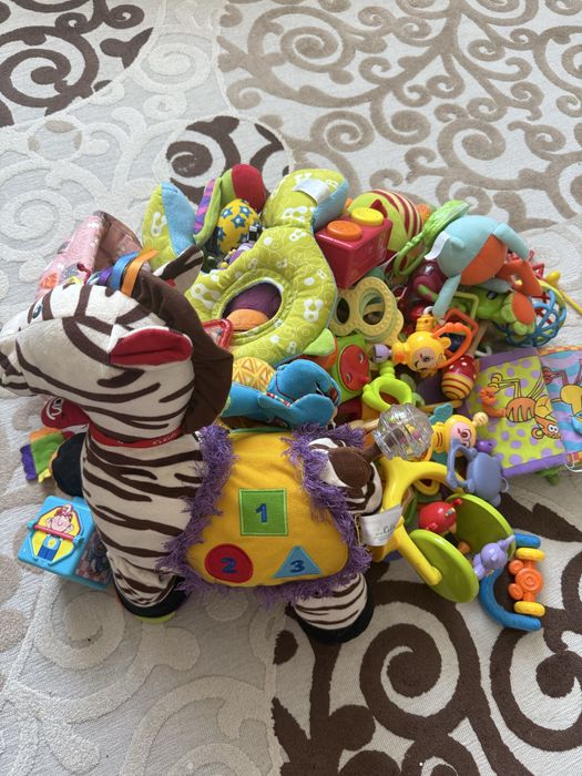 Игрушки для малышей пакетом