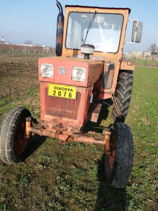 Vand tractor U650 cu plug arat!