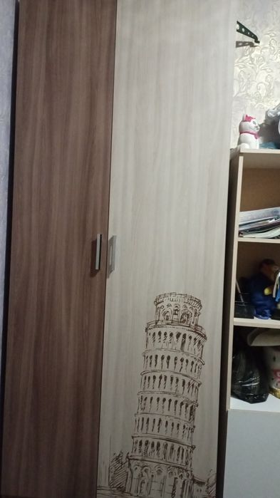 Продам шкаф для белья можно для подростка и книжный шкаф