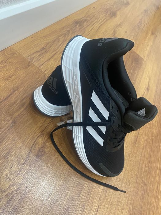 ADIDAS спортивные кроссовки