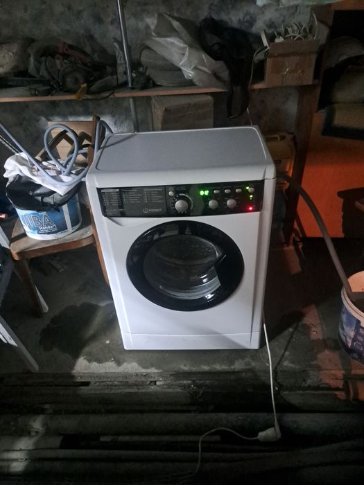 Продам стиралку индезит 5кг 1000 об