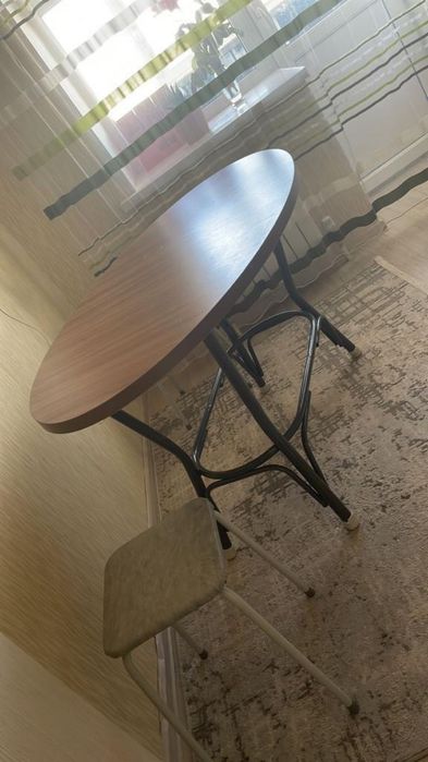 Продам стол новая