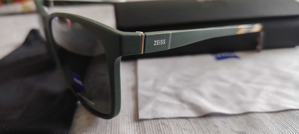 Оригинални слънчеви очила ZEISS ZS25557S Matte Green