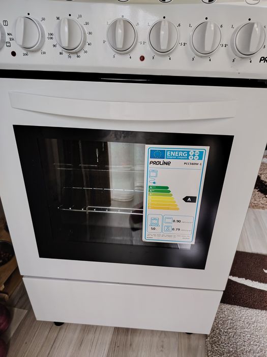 Vând aragaz electric