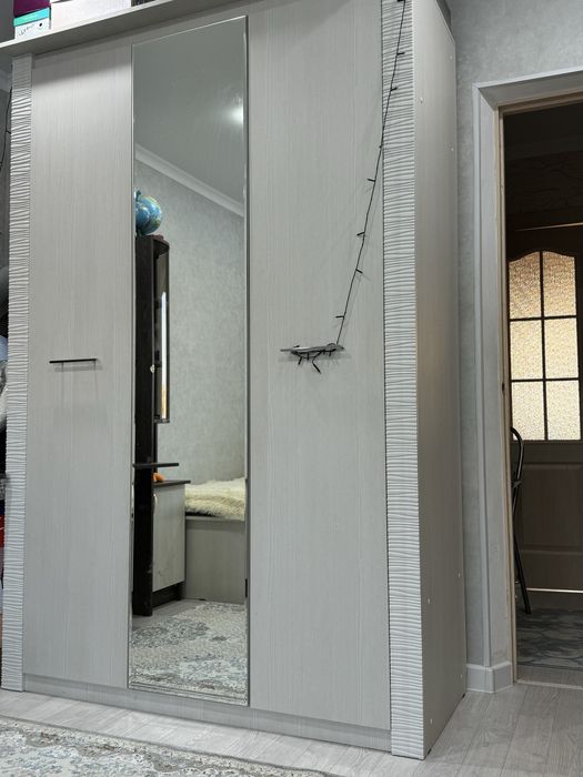 Продается шкаф с зеркалом в отличном состоянии