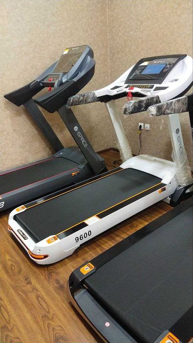 Беговая дорожка с интегрированным сенсорным экраном.