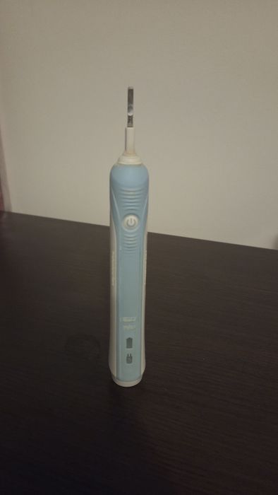 Periuta de dinti oral B electrica