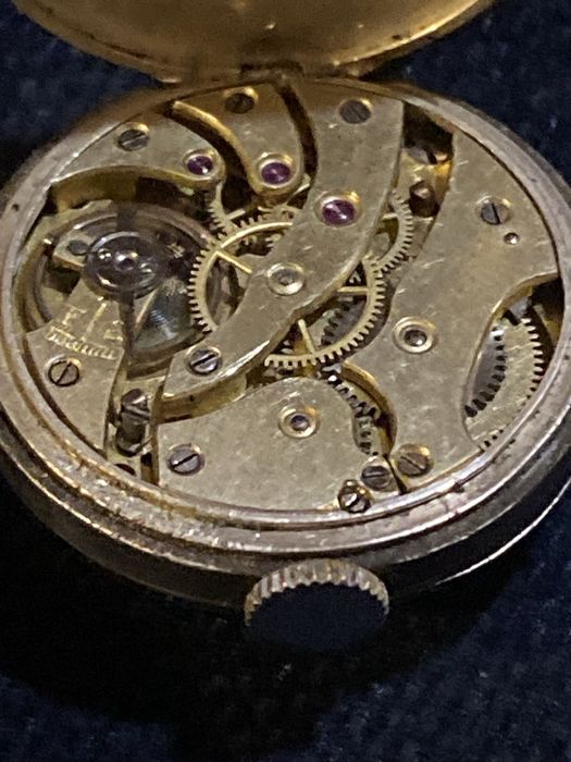 Сребърен дамски часовник