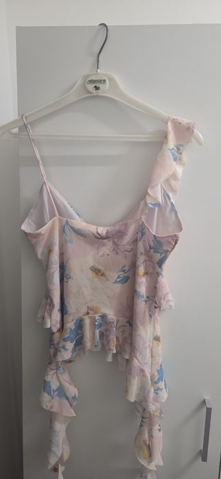 Top Zara cu volane,marimea S,culoare roz, nou,cu eticheta