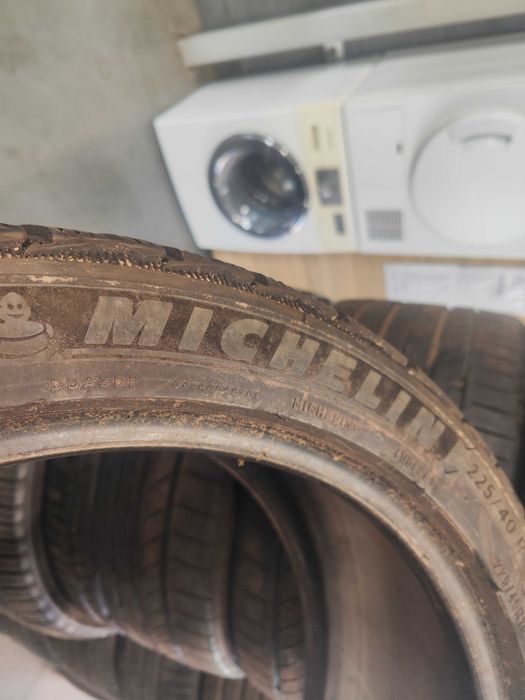 2бр.зимни гуми 225/40/18 Michelin