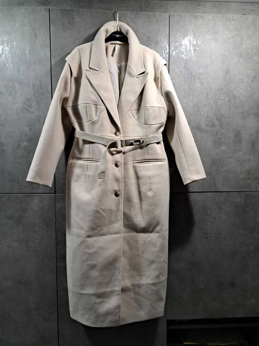 НОВО Супер екстравагантно палто, горната част имитира корсет