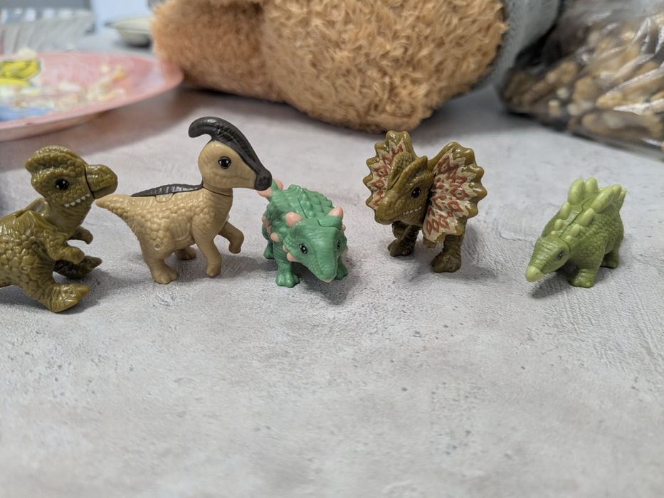 Киндер natoons  животные и динозавры