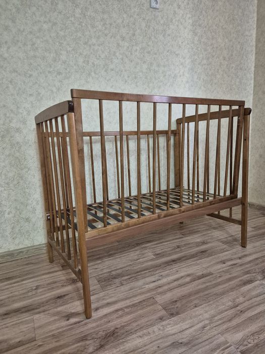 Детская кроватка деревянная
