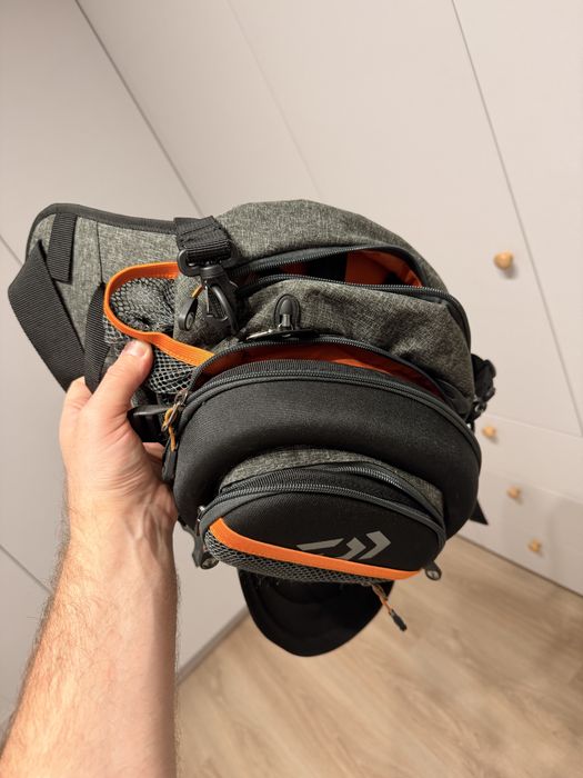 Borseta Daiwa, este noua.