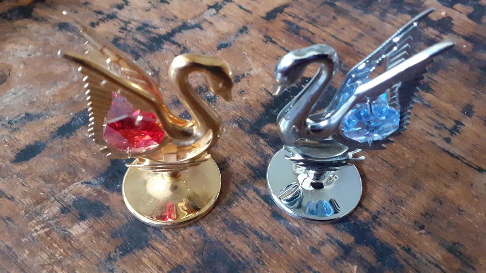 метален декоративен лебед CRYSTOCRAFT антикварен Swarovski кристали