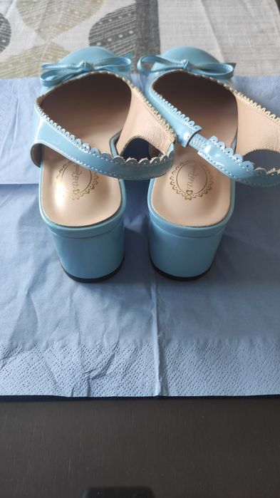 Светло сини обувки