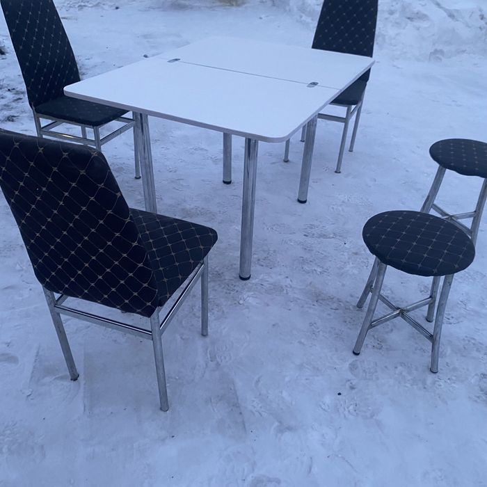 Стол и стулья раскладной