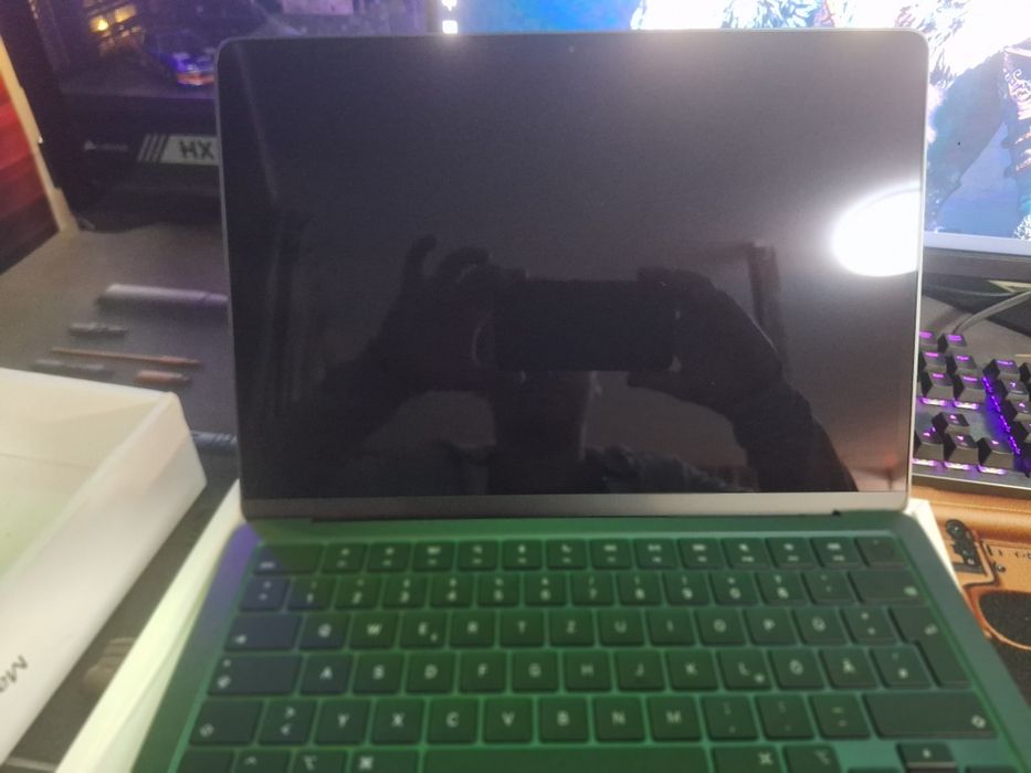 MacBook Air 13  M4 16GB ram  256GB  SSD