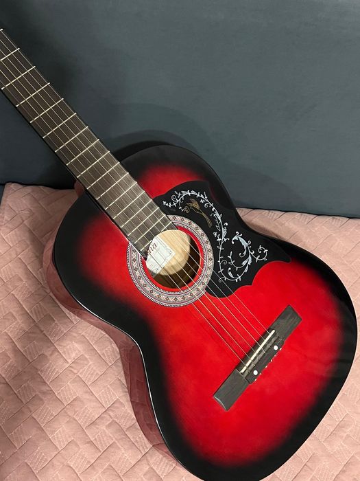 гитара Aghetha красного цвета