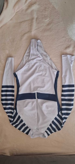 Costum de baie întreg nou