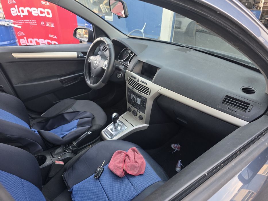 Dezmembrez opel astra h sedan 1.6 xer easytronic