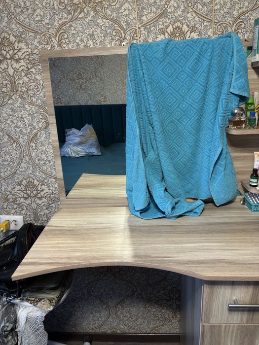 продам комод с зеркалом
