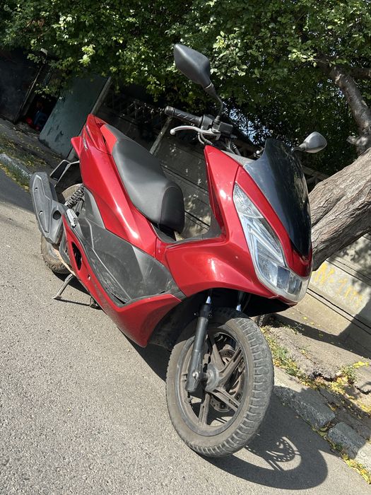 inchiriez  Scuter glovoo tazz bolt food