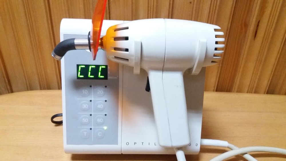 lampa de fotopolimerizare model “Optilux 500”