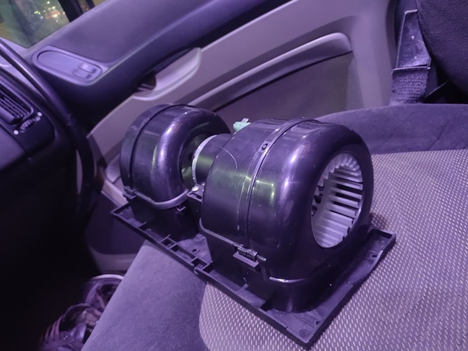 Продам моторчик печки Даф 105