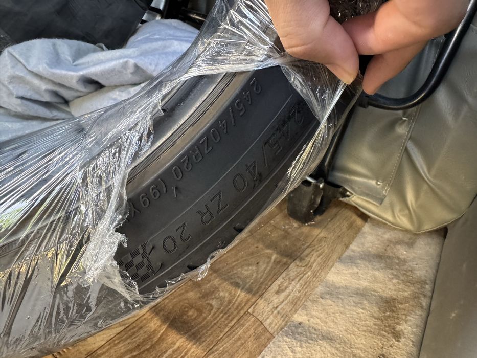 Продаю шины Michelin Pilot Sport 4S 245/40/20