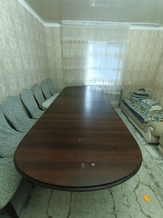 Продается стол для гостинной