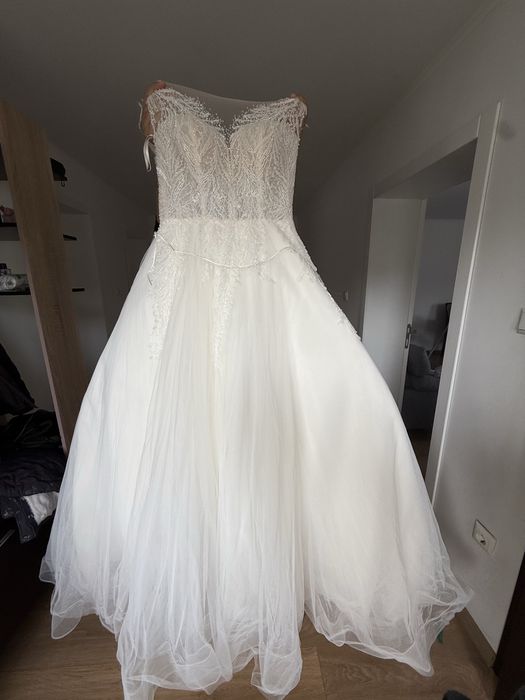 Булчинска рокля принцеса М-Л размер с мъниста и тюл + подарък воал