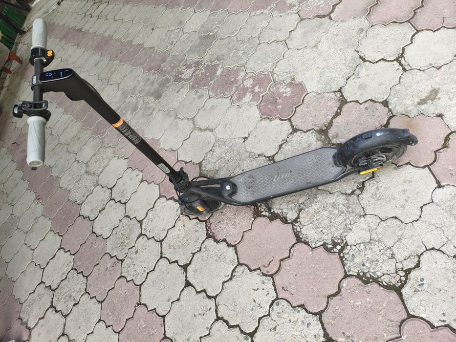 Электросамокат найнбот