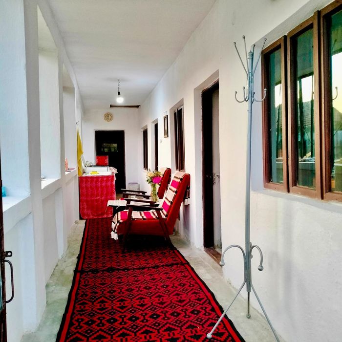 Casă de vânzare și teren  intravilan și extravilan