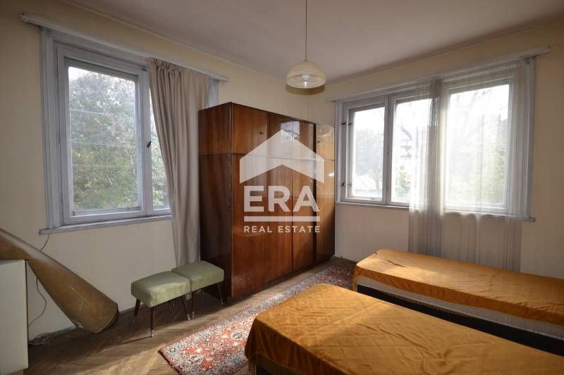 Продава се Тристаен апартамент в Хасково, Център - 85 кв.м за 1164 €/кв.м - Снимка #2