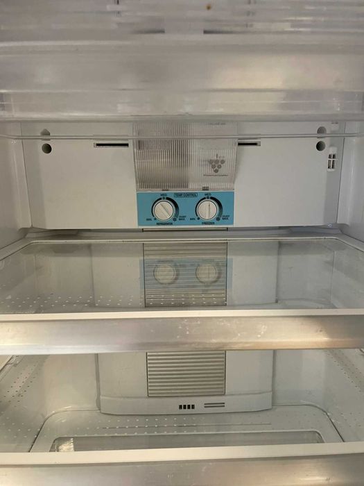 Хладилник Sharp - работещ