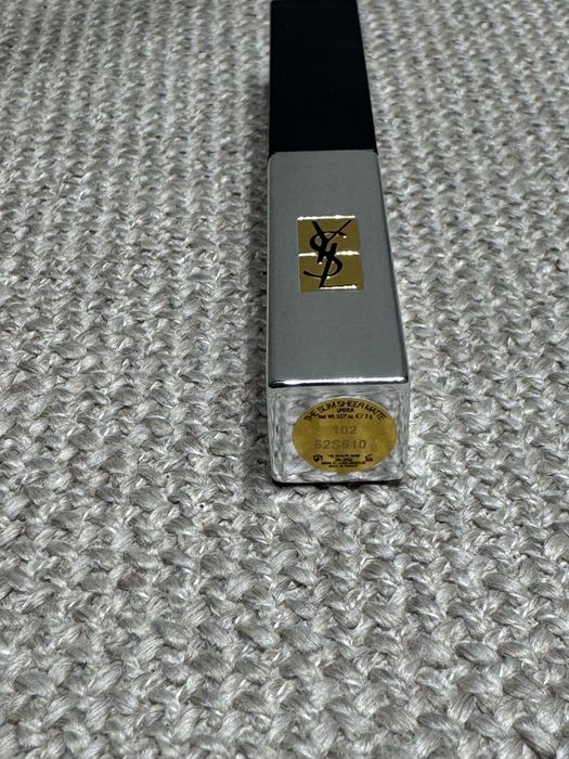 Yves Saint Laurent, Hourglass червило