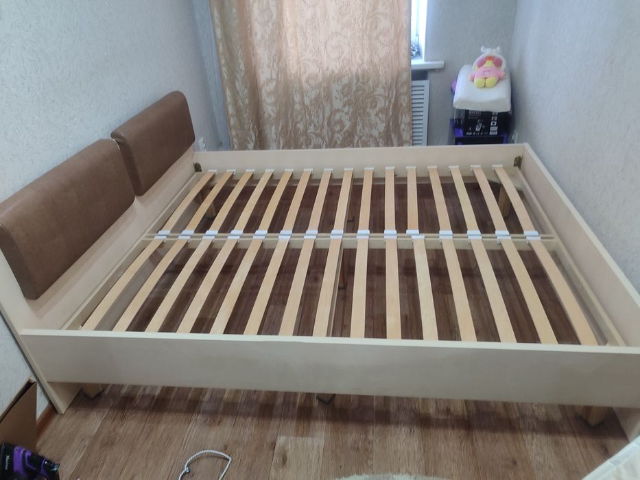 Продам кровать .