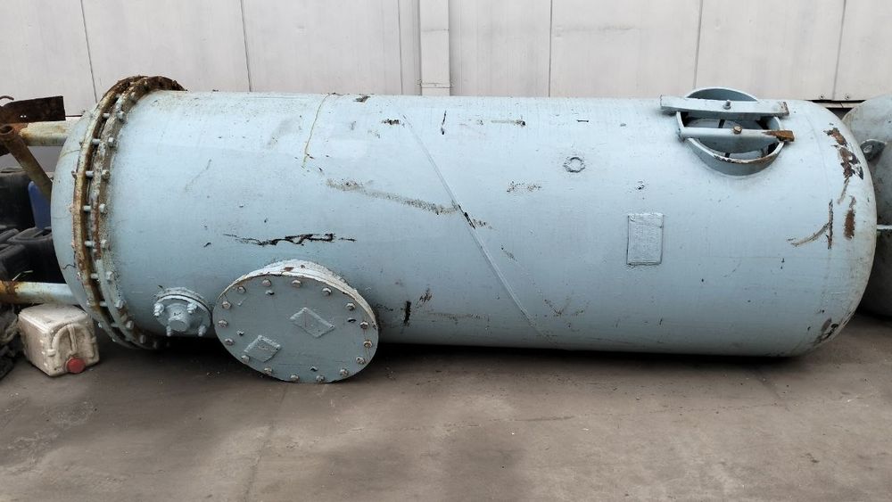 Емкость  2 тн для воды б/у