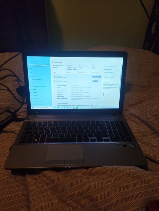 Un leptop Samsung de vânzare