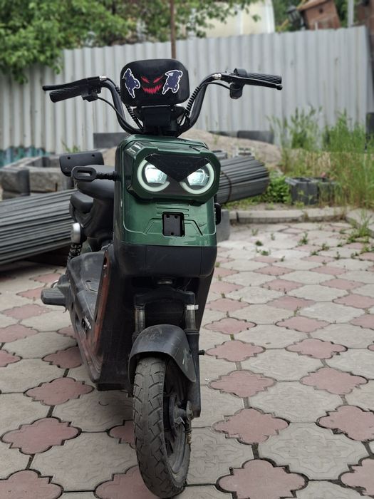 Продам электроскутер танк 108