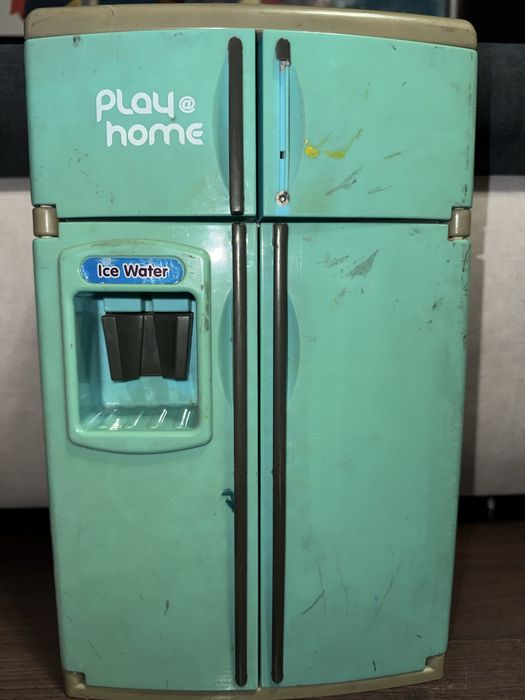 игрушечный холодильник
