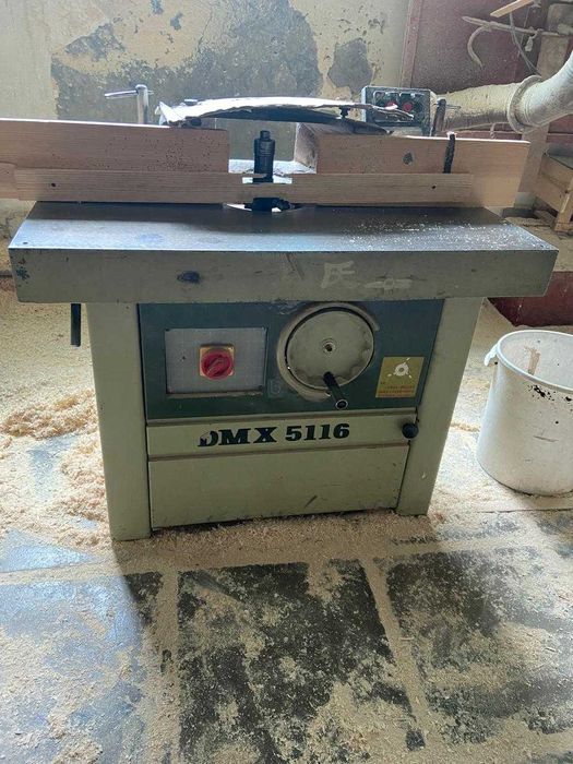 Вертикальный фрезерный станок по дереву